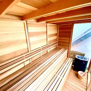 https://the-square-vacation-rental-with-outdoor-sauna-centre-of.hotelsantwerp.net